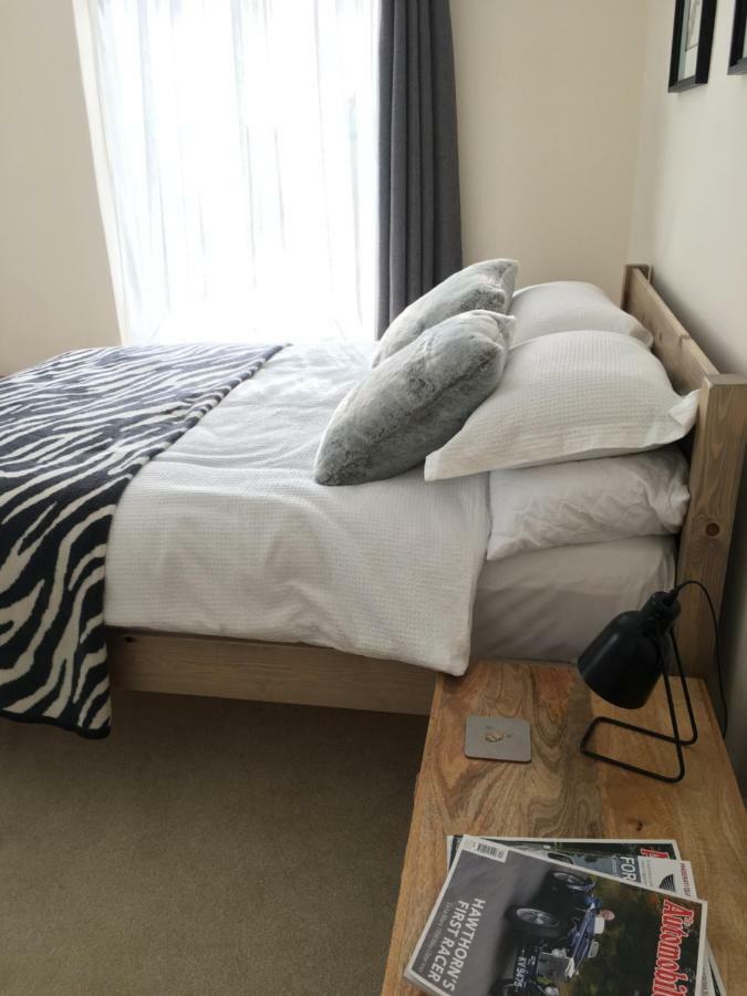 1 Ashford Road Guesthouse Redhill  Zewnętrze zdjęcie